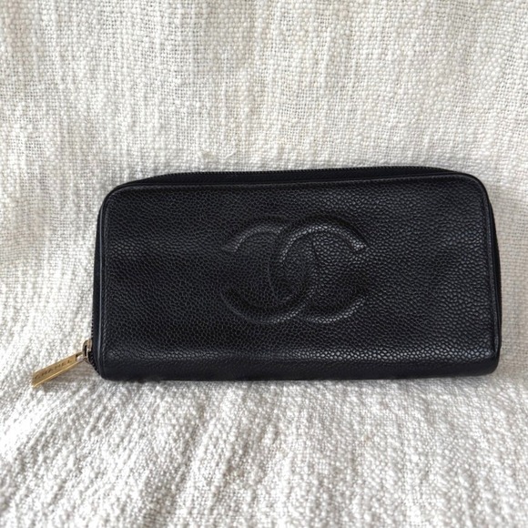 CHANEL Handbags - Vintage CHANEL Black Caviar Leather Zip Around Wallet‎ Coin Card Holder Pouch